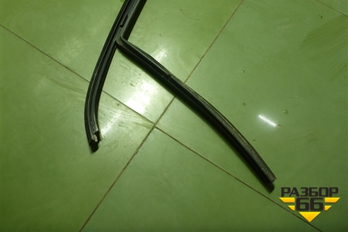 Уплотнитель стекла двери передней правой (3C4837432F) для Volkswagen Passat (B6) с 2005-2010г (Пассат Б6)