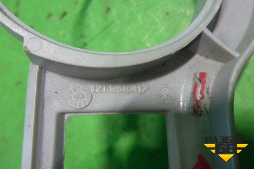 Накладка на торпедо (1Z1858417) для Skoda Octavia (А5) с 2004-2013г (Октавия)