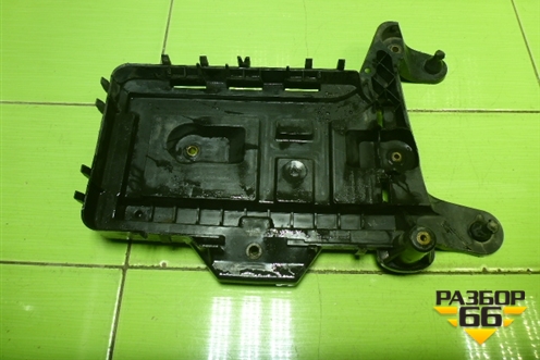 Площадка под аккумулятор (1K0915333C) для Volkswagen Passat (B6) с 2005-2010г (Пассат Б6)