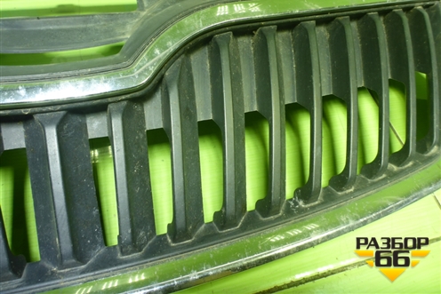 Решетка радиатора (5JA853668) для Skoda Rapid с 2013г (Рапид)