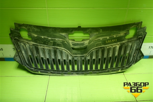 Решетка радиатора (5JA853668) для Skoda Rapid с 2013г (Рапид)